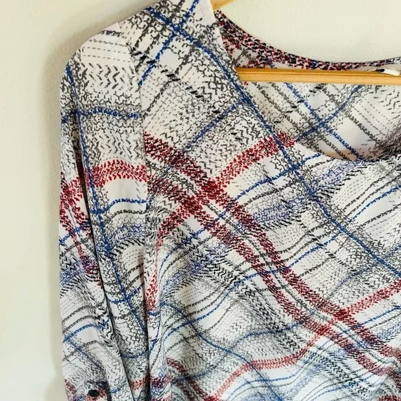 Urban Outfitters skies are blue size L white blue red plaid top 3/4 sleeves - Picture 4 of 5